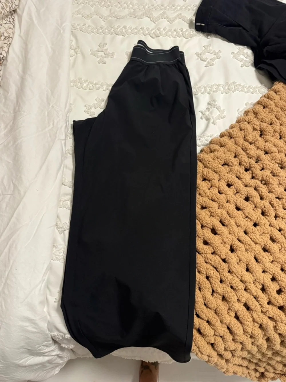 ALO Yoga Black Wide Leg Lounge Pants - Picture 4 of 5